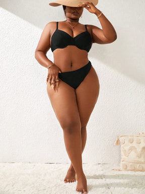 Biquíni Plus Size- Elegância Minimalista para o Verão