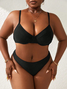 Biquíni Plus Size- Elegância Minimalista para o Verão
